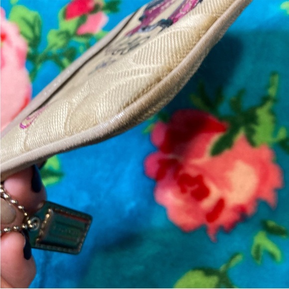 🦋 COACH Poppy Butterfly Wristlet - Cream & Metallic Satin Trim | RARE - Picture 8 of 11